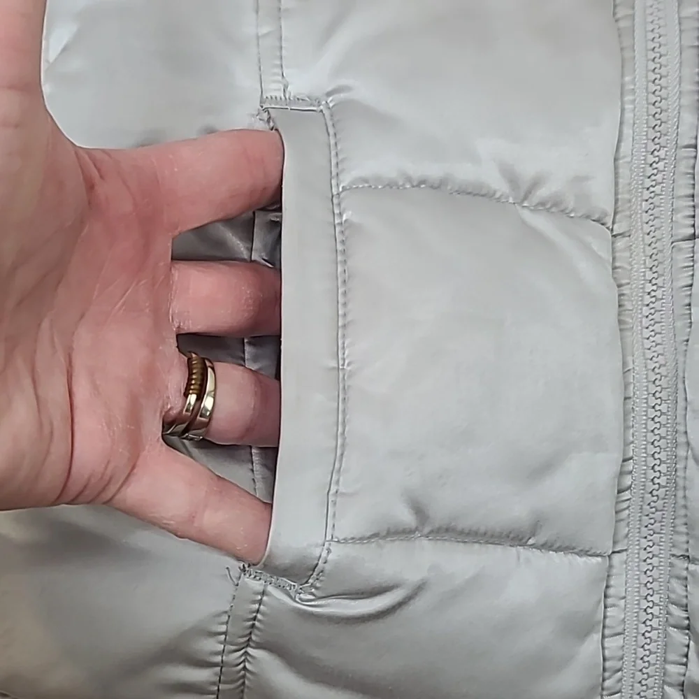 Old Navy Kids Full Zip Quilted Puffer Fleece Lined Vest Jacket in Silver/Gray